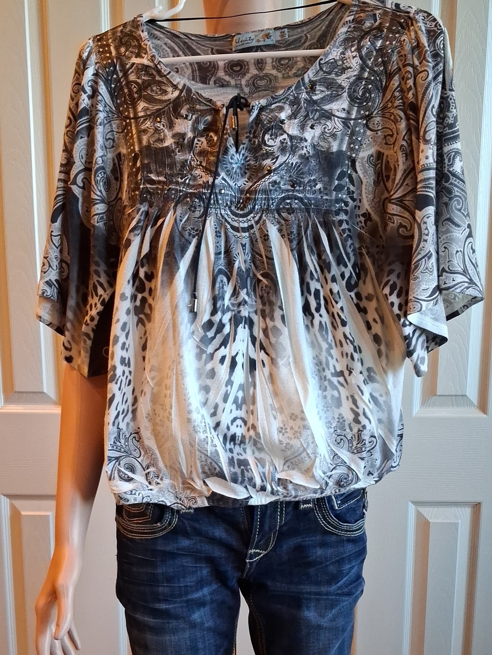 Unity World Wear Gray and White Paisley-Print Tunic Top